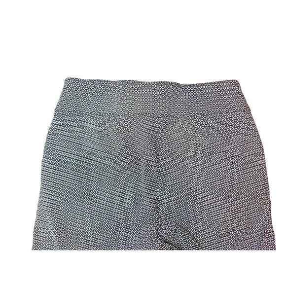 Signature Slimming Christopher Banks Black and White Diamond Design Size 6 - Picture 8 of 8